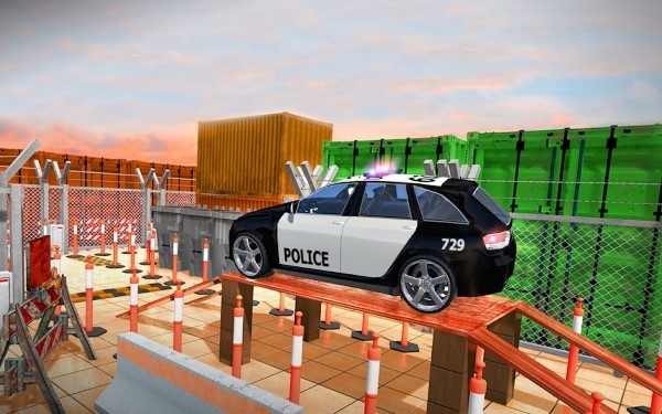 现代警车停车场3d游戏(police car parking)