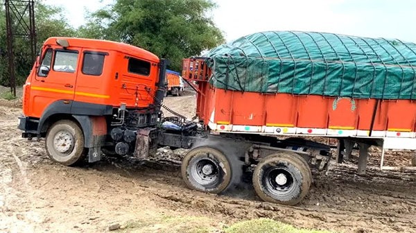 山地货车驾驶员游戏(heavy truck driver)